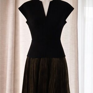 Victoria Beckham size 6 sculpted dress for any elegant or chic evening.